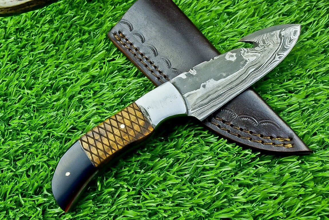 8.25" Damascus Bowie Knife – Full Tang with Olive Wood & Buffalo Horn Handle