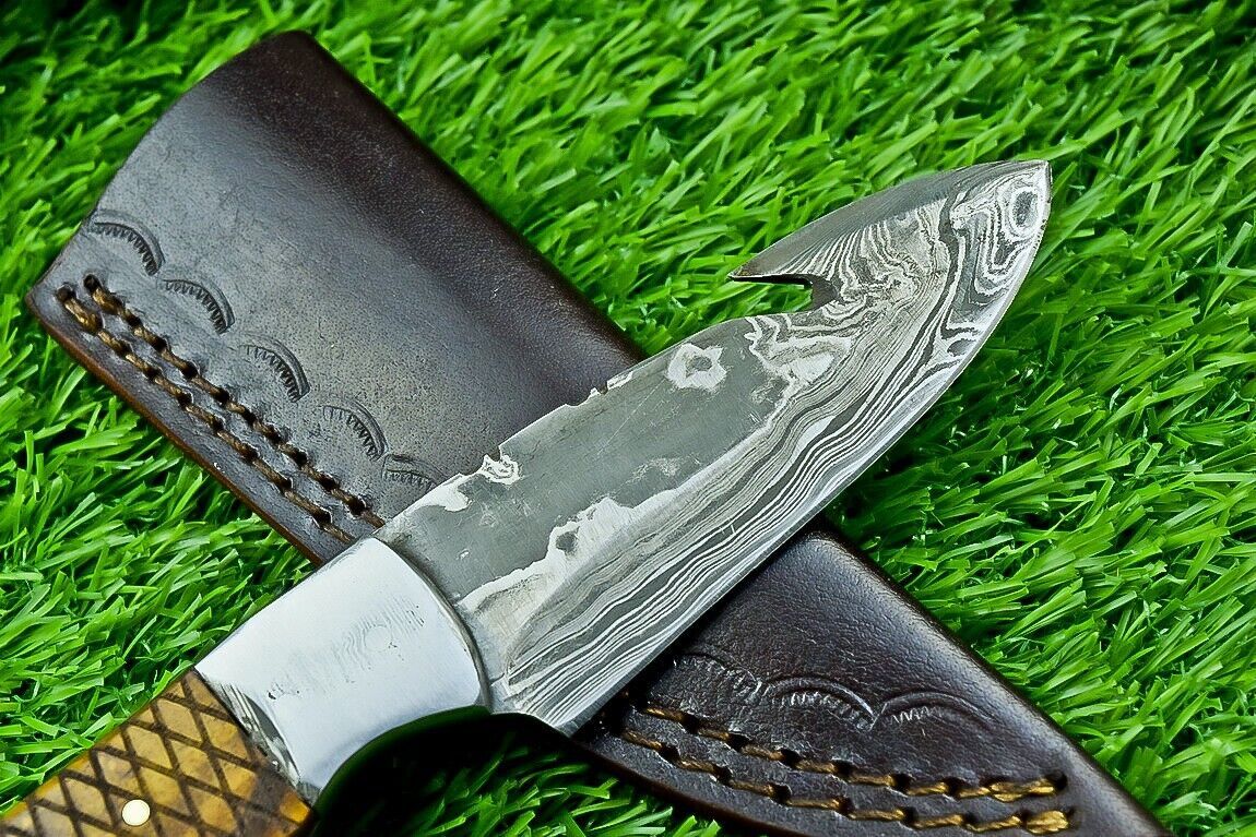 8.25" Damascus Bowie Knife – Full Tang with Olive Wood & Buffalo Horn Handle