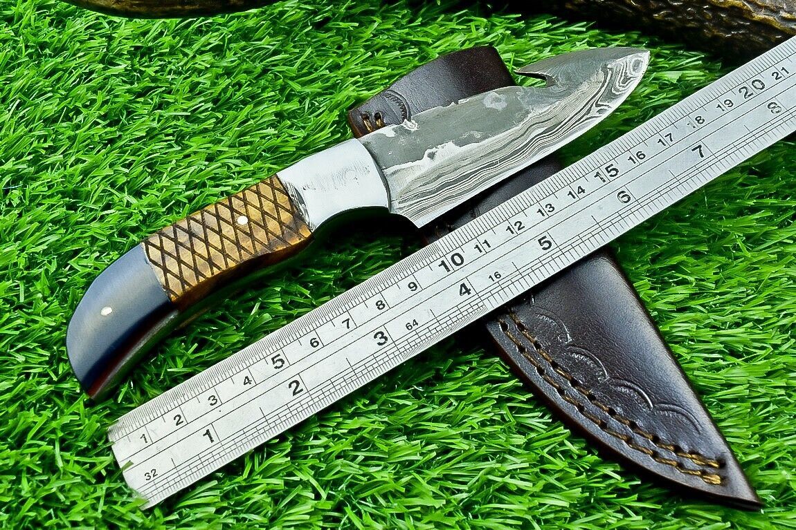 8.25" Damascus Bowie Knife – Full Tang with Olive Wood & Buffalo Horn Handle