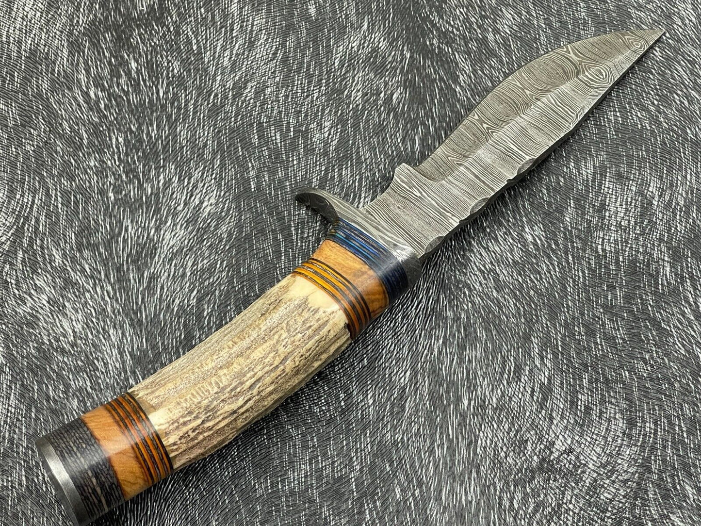 8" Handmade Damascus Bowie Knife – Stag Horn & Hardwood Handle with Sheath