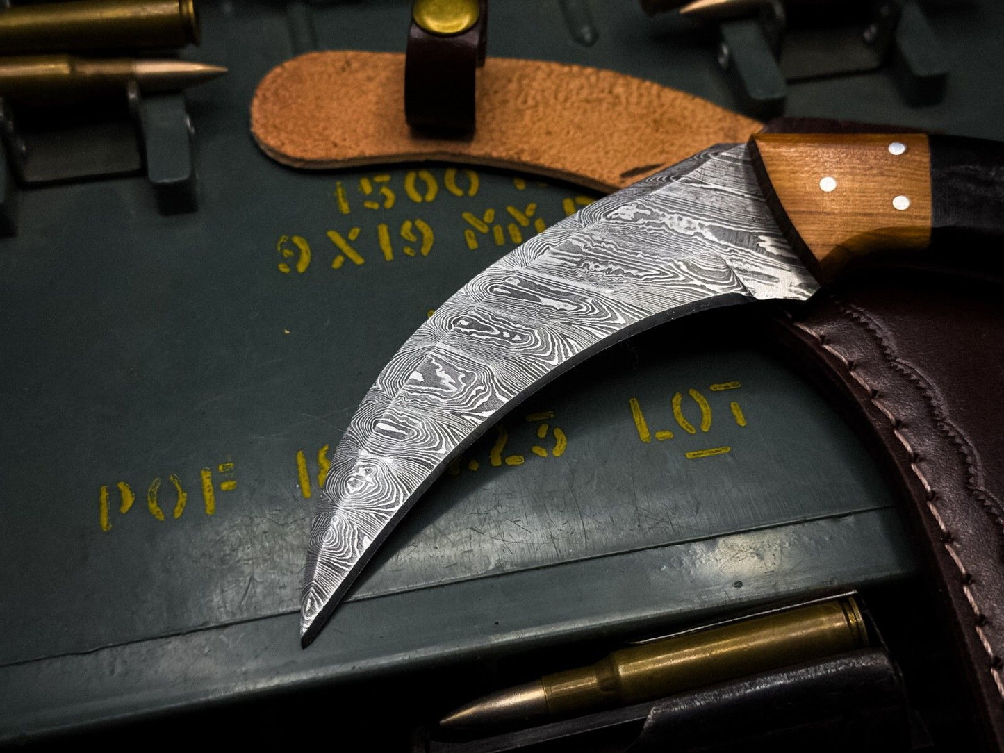 8" Handmade Damascus Karambit Knife Damascus Steel Karambit with Horn and Wood Handle