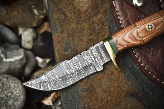 Twist Damascus Skinner Knife Olive Wood Brass Guard Custom Sports Blade