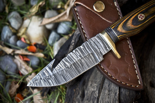 8.0 in Hot Item Skinner Knife w Gut Hook Twist Damascus Hard Wood Outdoor