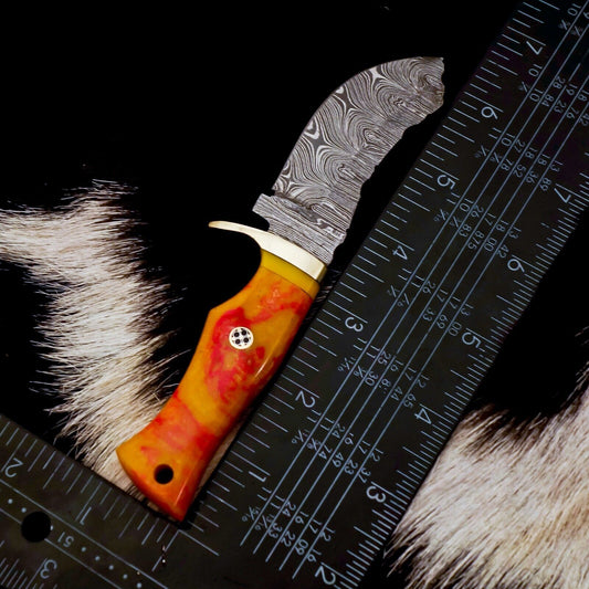 6.5 Inch Twist Damascus Hidden Tang Skinner Knife with Leather Sheath