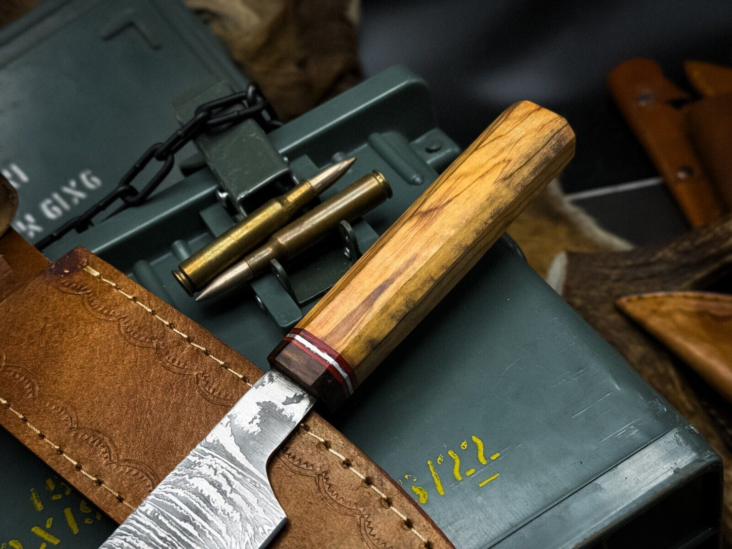 Handmade Damascus Steel Kitchen Chef Knife – Wood Handle, Fish Cut Blade, Leather Sheath