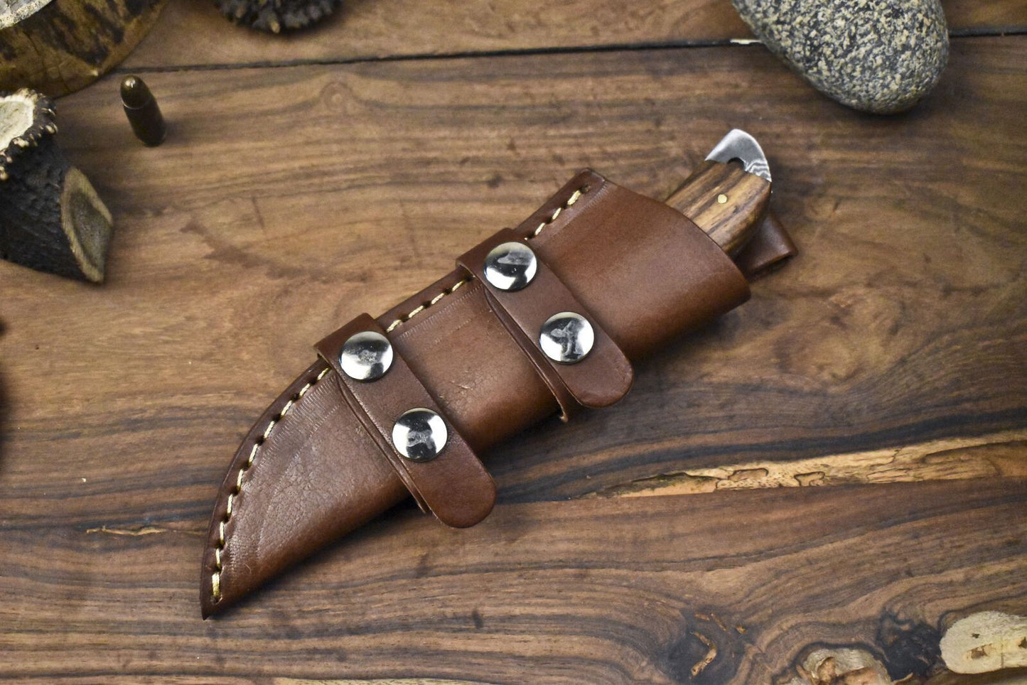 Forged Twist Damascus Skinner Knife with Gut Hook and Walnut Wood Handle – Outdoor Hunting Tool