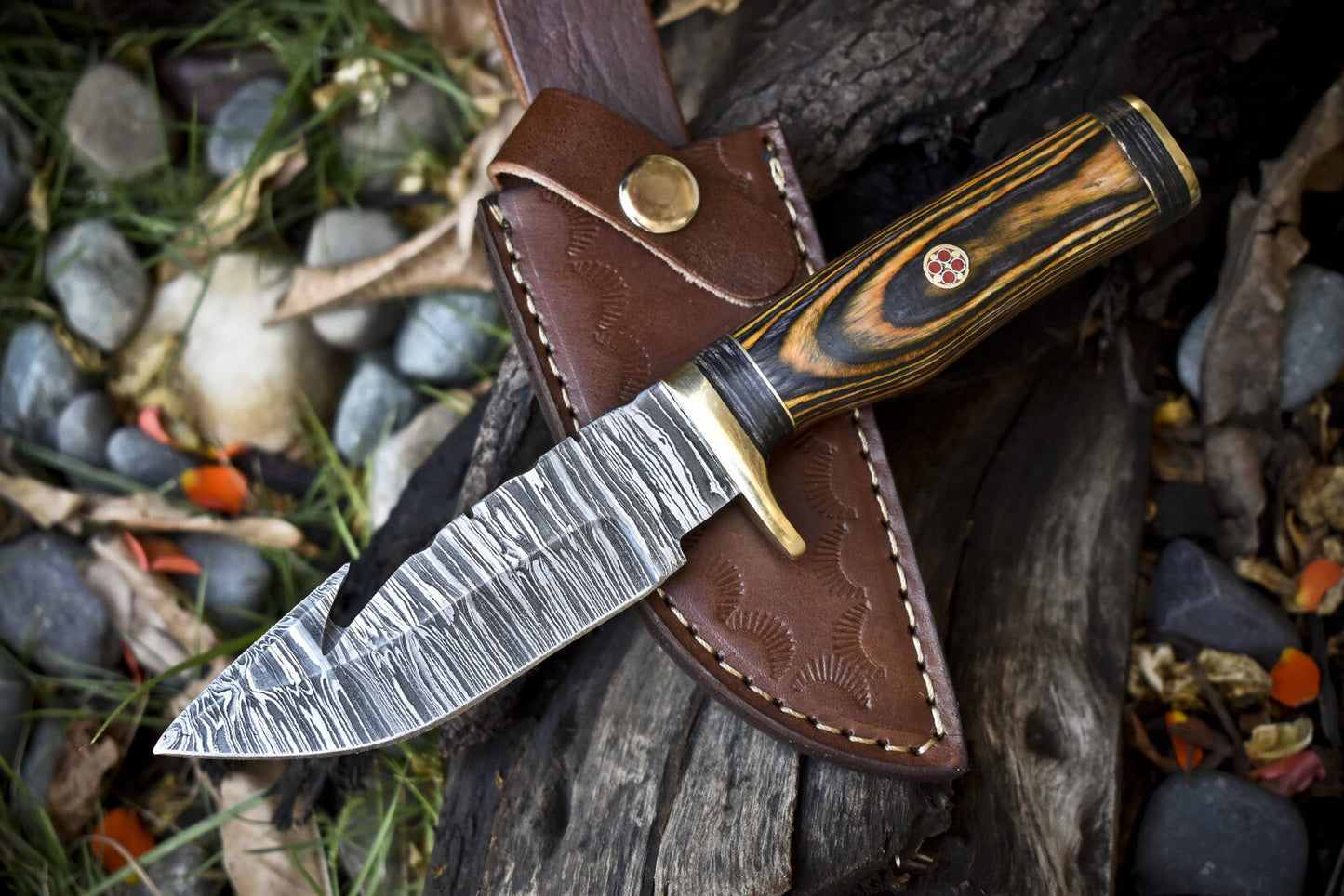 8.0 in Hot Item Skinner Knife w Gut Hook Twist Damascus Hard Wood Outdoor
