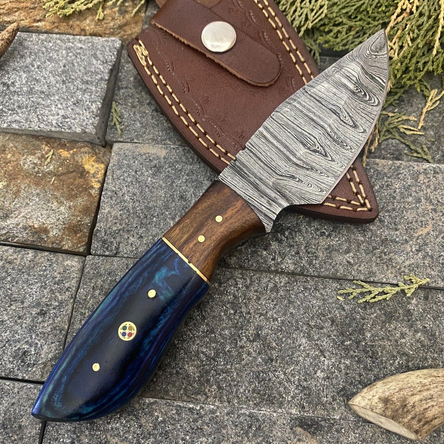 8" Damascus Steel Bowie – Hand-Forged EDC Hunting Knife with Wood Handle & Leather Sheath