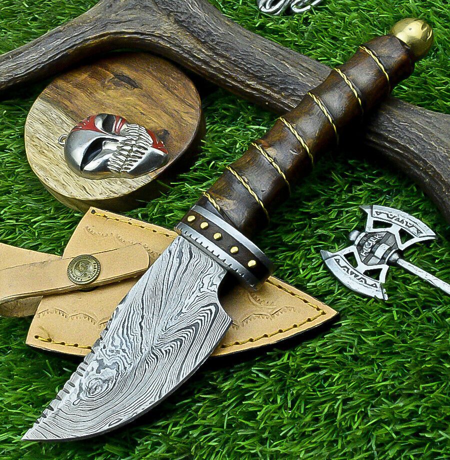 9.5 Inch Handmade Damascus Bowie Knife with Wood Handle for Hunting