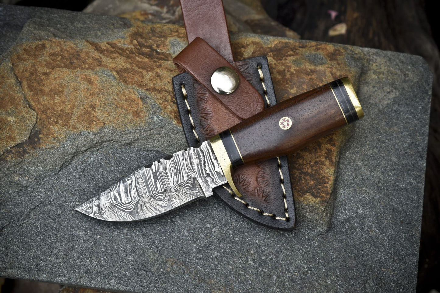 Compact Twist Damascus Skinner Knife with Walnut Wood Handle and Brass Guard – Handmade Outdoor Hunting Blade