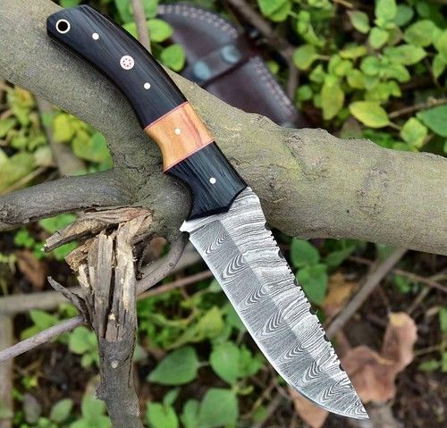 Custom Hand Forged Twist Damascus Hunting Knife Fixed Blade Tactical Skinner with Leather Sheath