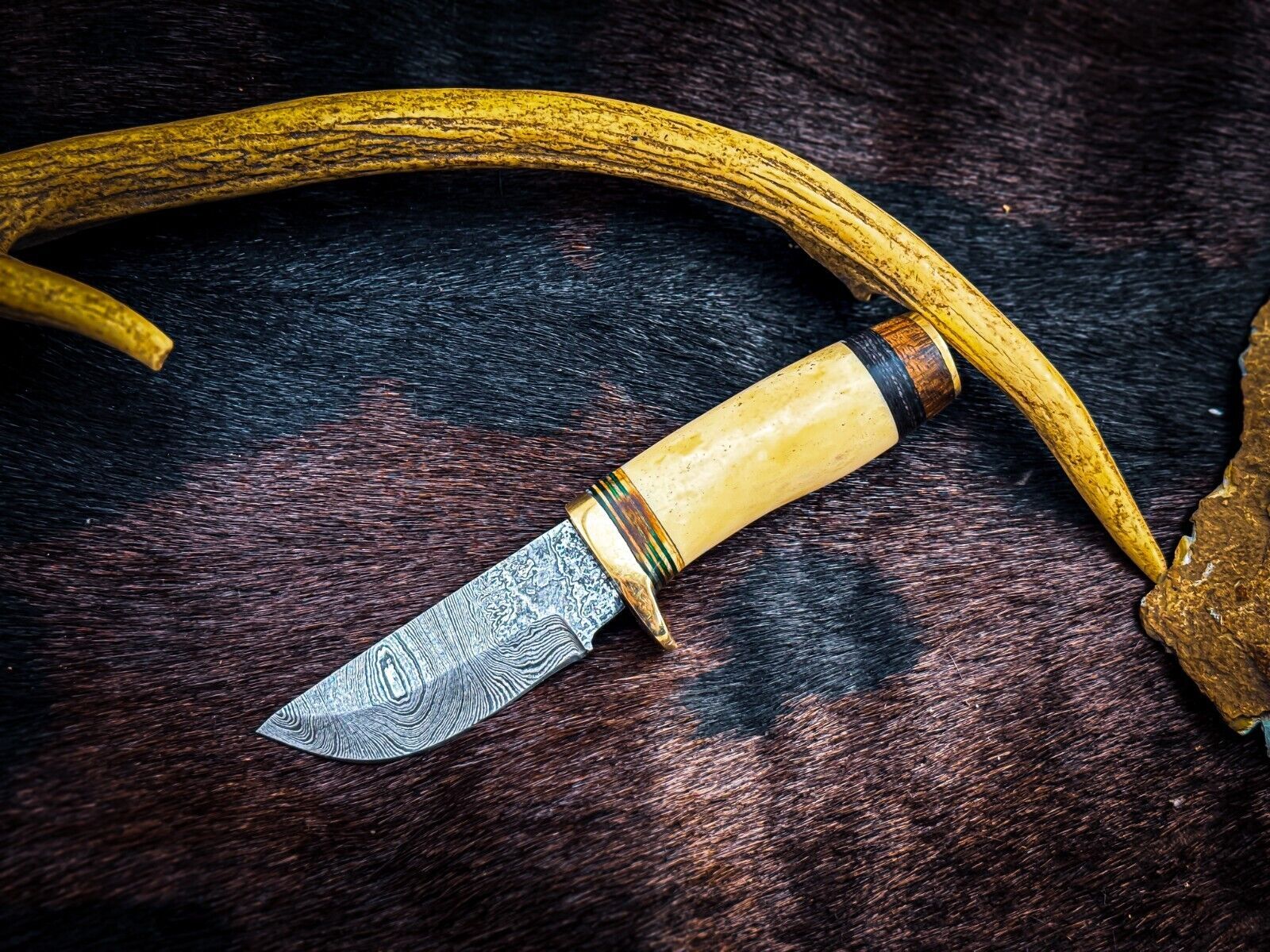 Custom Handmade Damascus Steel Hunting Knife with Premium Leather Sheath