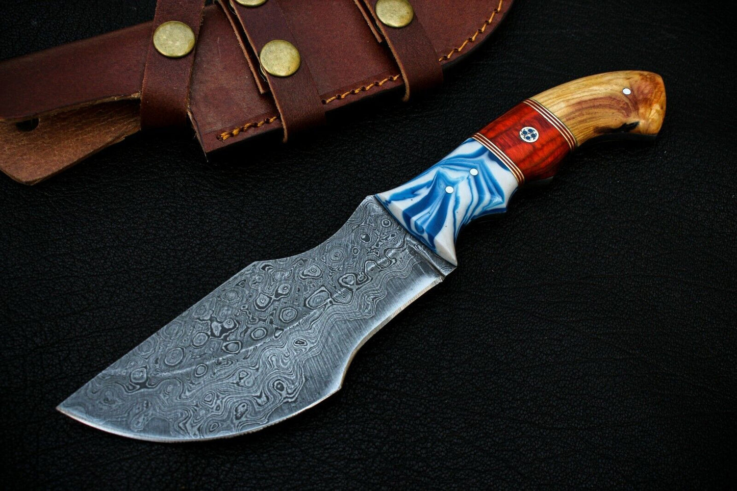 Handmade Hand-Forged Damascus Steel Tracker Hunting Knife – Fixed Blade, Full Tang, Leather Sheath