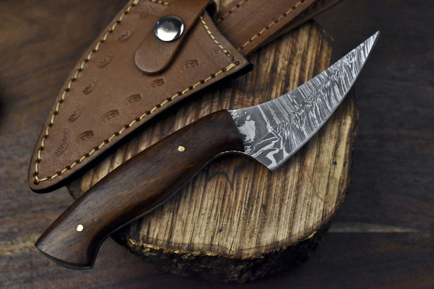 Handmade Twist Damascus Skinner Knife with Walnut Wood Handle for Fishing