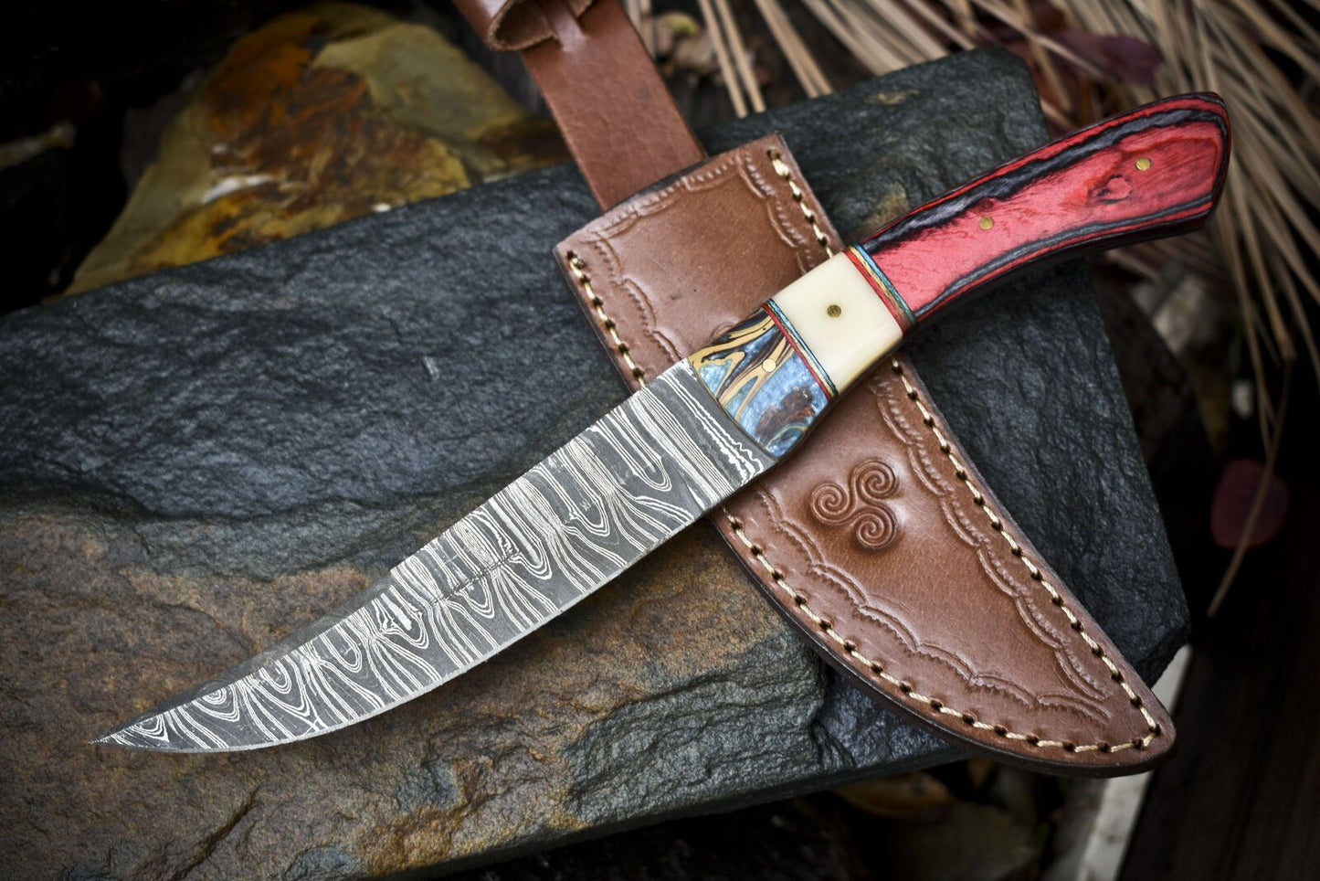 Twist Pattern Damascus Skinner Knife with Bone and Wood Handle – Handmade Fixed Blade Hunting Knife Gift