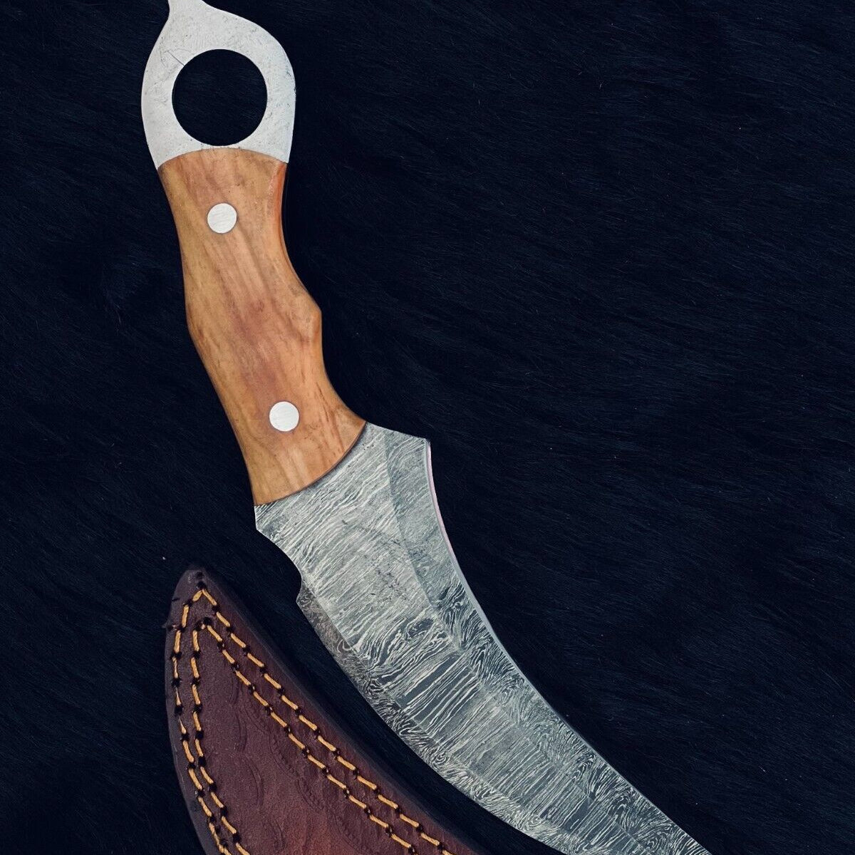  10" Handmade Twist Damascus Steel Bowie Hunting Knife – Wood Handle