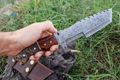 12" Handmade Damascus Steel Tracker Knife – Hunting Survival Skinning Bowie with Ram Horn Handle & Leather Sheath