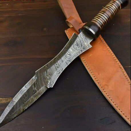 18" Handmade Damascus Dagger Knife – Walnut Wood Handle with Damascus Guard