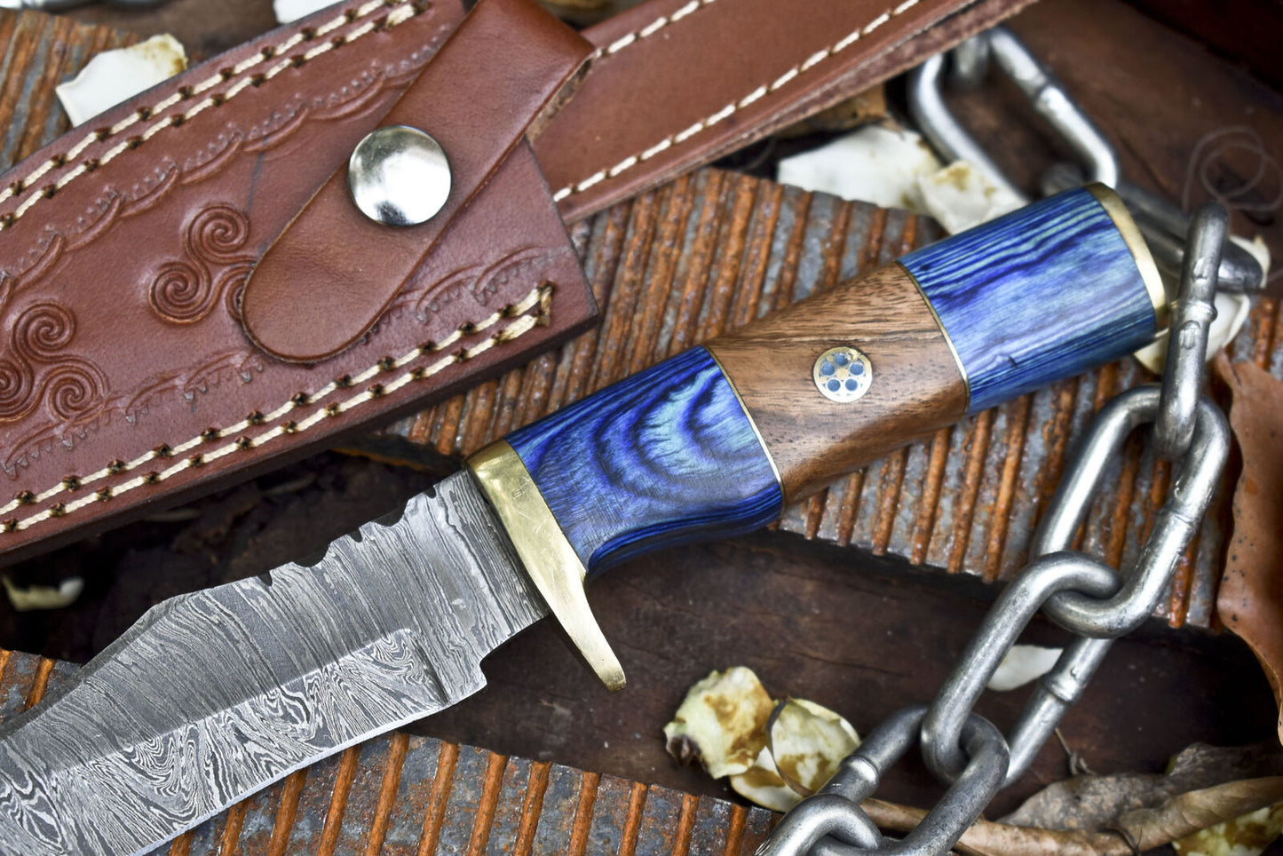 Custom Fire Pattern Damascus Skinner Knife – Hardwood Handle with Brass Guard & Leather Sheath