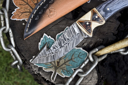 Hand Forged Skinner Knife with Gut Hook Twist Damascus Hard Wood EDC w/ Leather Sheath