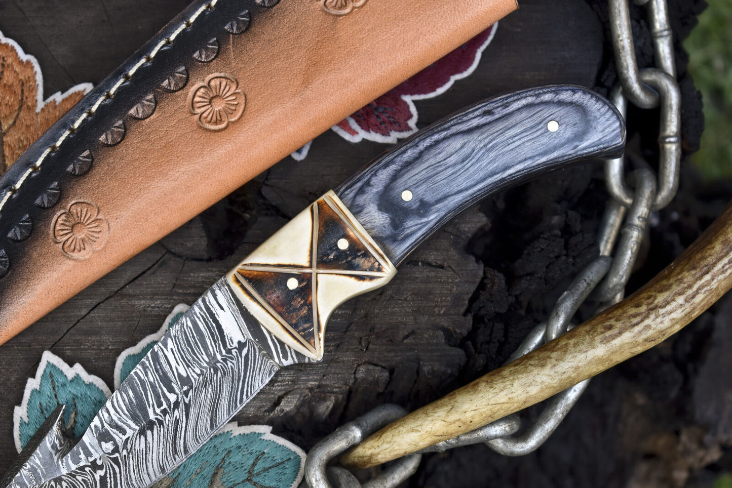 Hand Forged Skinner Knife with Gut Hook Twist Damascus Hard Wood EDC w/ Leather Sheath