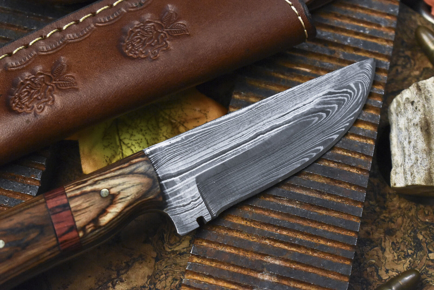 Handmade Skinner Knife Twist Damascus Hard Wood Wooden Bolster Hiking w/ Leather Sheath