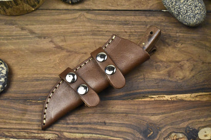 Forged Twist Damascus Skinner Knife with Gut Hook and Walnut Wood Handle – EDC Hunting Knife with Leather Sheath