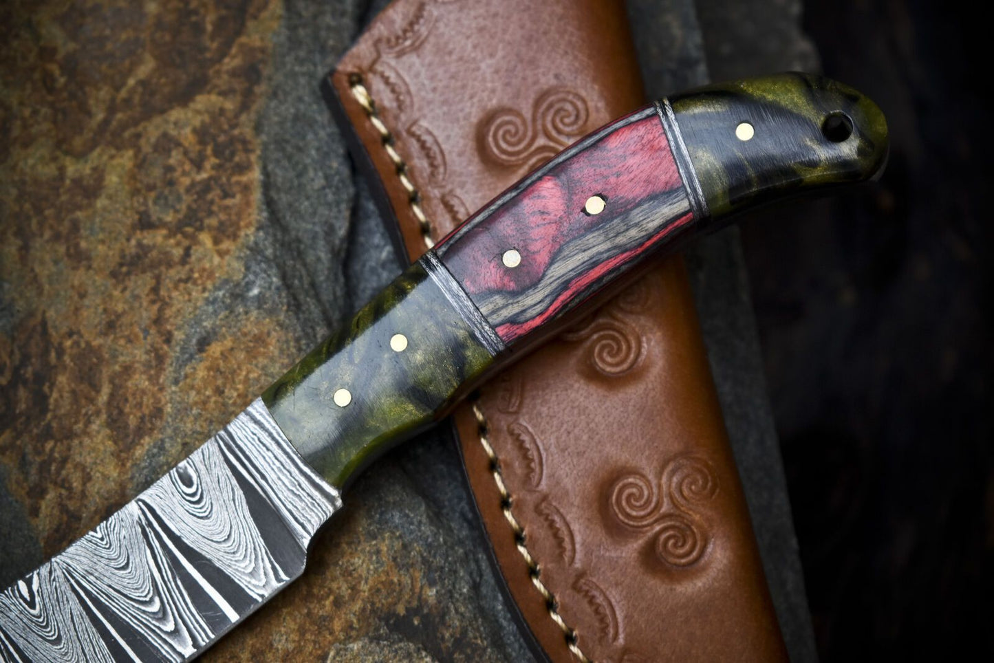 Custom Twist Damascus Skinner Knife with Hardwood Handle – Handmade EDC Fixed Blade
