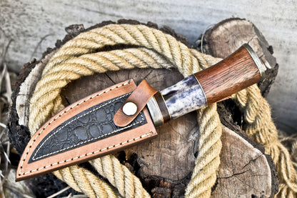 Unique Damascus Steel Skinner Knife Hard Wood Camping Damascus Guard