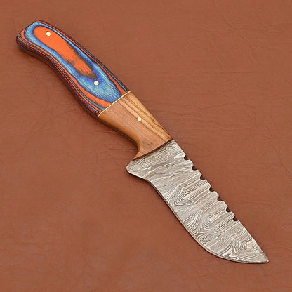 Hand Forged Damascus Steel Skinner Knife with Wood Handle for Hunting and Camping