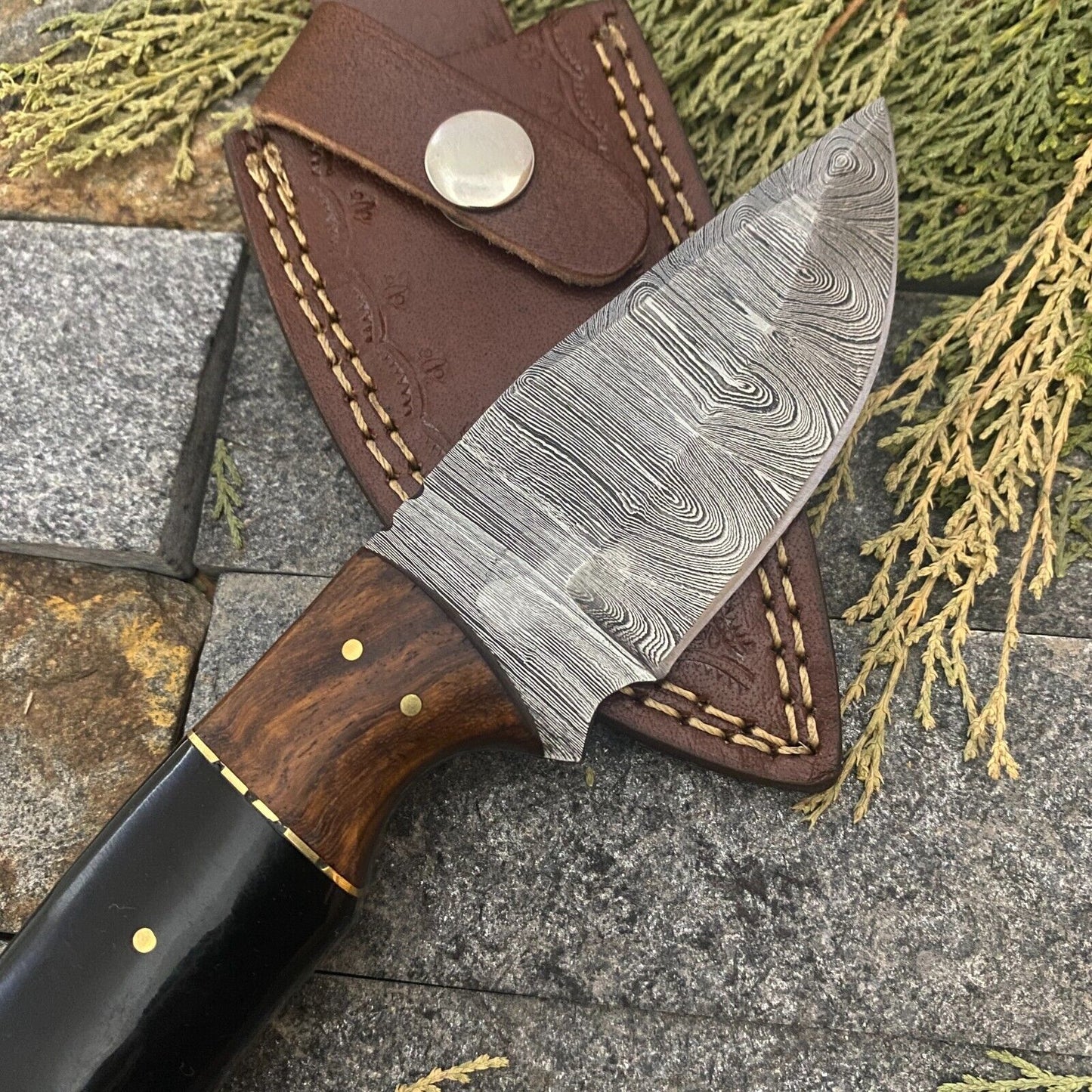 8" Damascus Steel EDC Bowie Knife – Bull Horn & Wood Handle with Leather Sheath