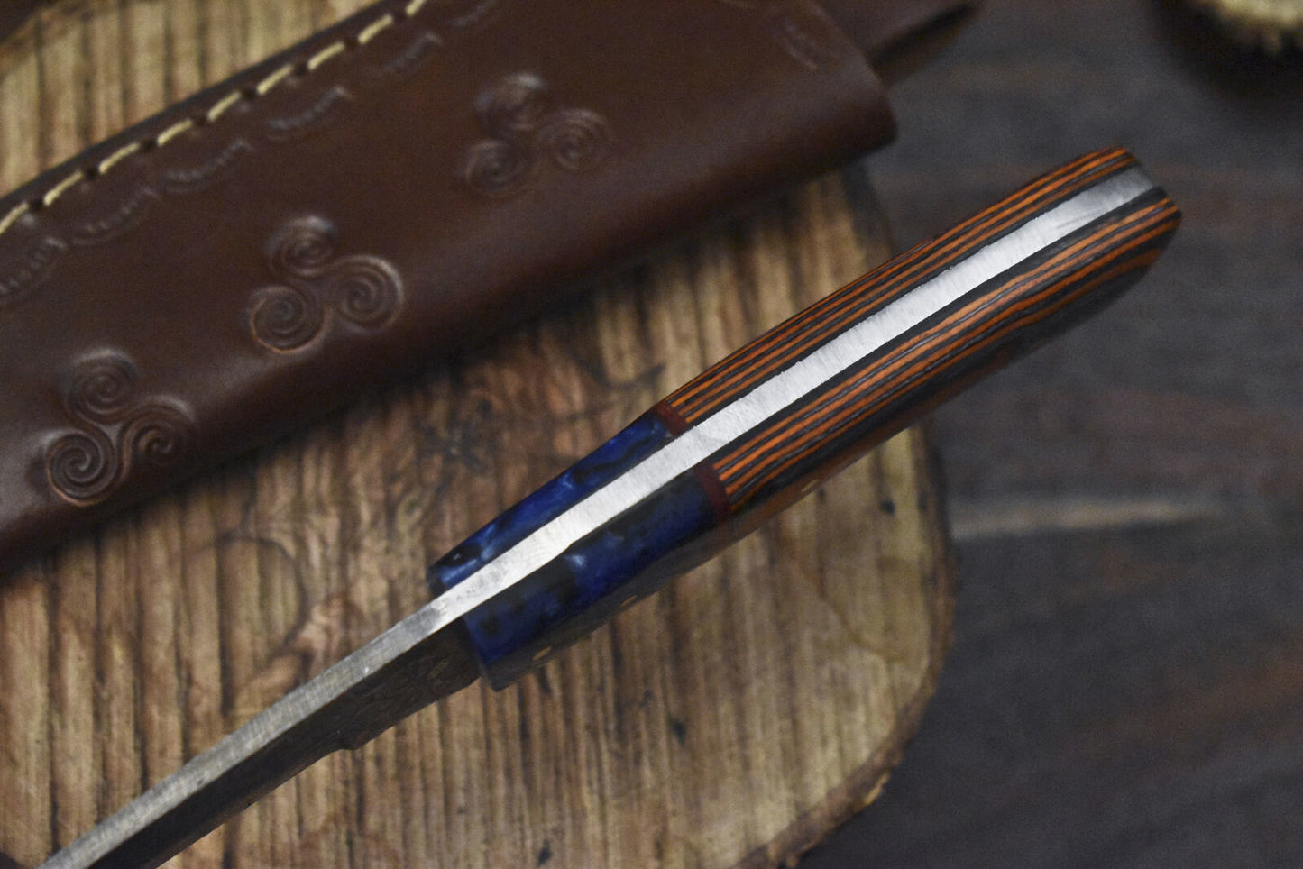 Rain Drop Damascus Skinner Knife with Hard Wood Handle for Hunting and Outdoor Use