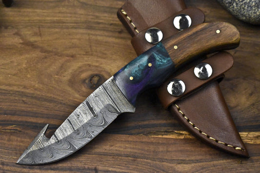 Twist Damascus Skinner Knife with Gut Hook and Walnut Wood Handle – Handmade Hiking and Hunting Tool