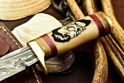 The Nomad's Talon: Compact Laser-Etched Damascus Hunting Knife