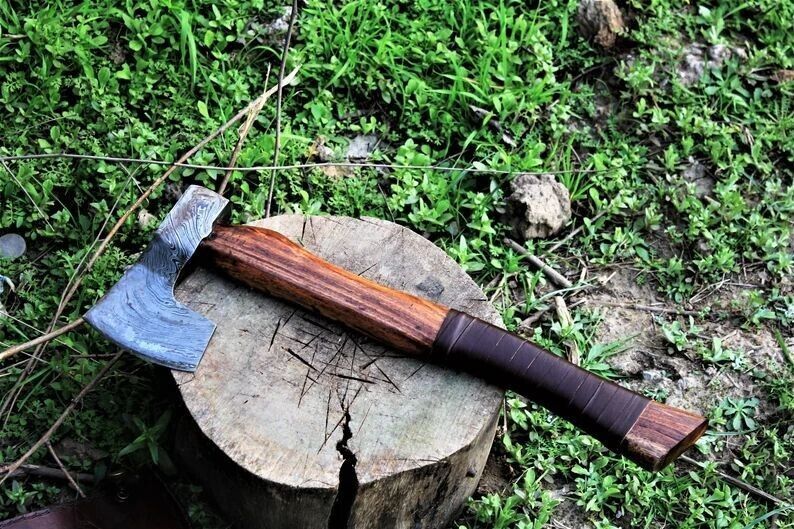 Woodsman Viking Handmade Damascus Steel Tomahawk Hatchet Axe with Rosewood Handle and Leather Sheath