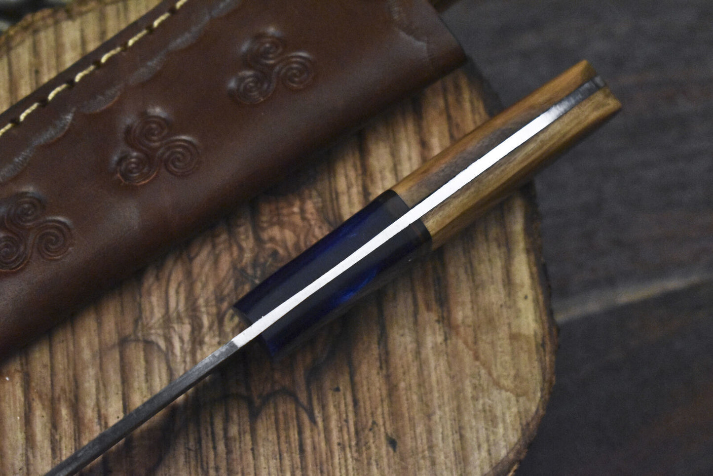8" Custom Hand Forged Twist Damascus Skinner Knife with Hardwood Handle – Outdoor Hunting & Hiking Companion