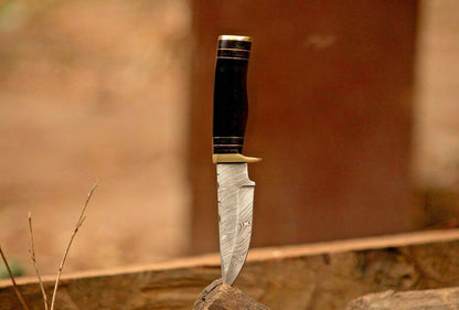 8" Hand Forged Damascus Hunting Knife – Resin & Brass Guard Handle
