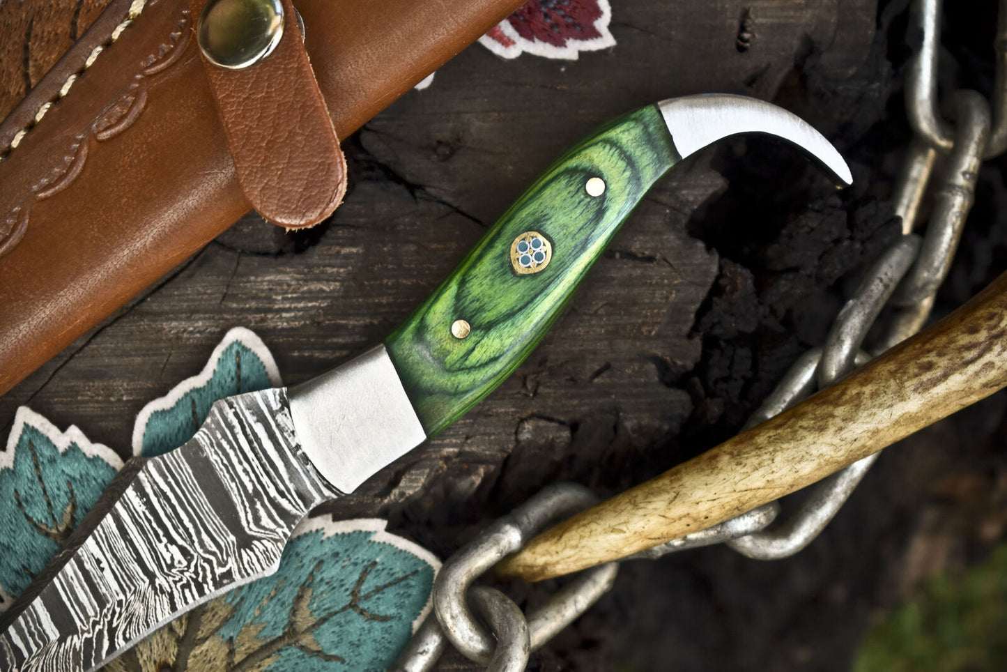 Hand Forged Damascus Skinner Knife Twist Pattern Hardwood Handle with Leather Sheath