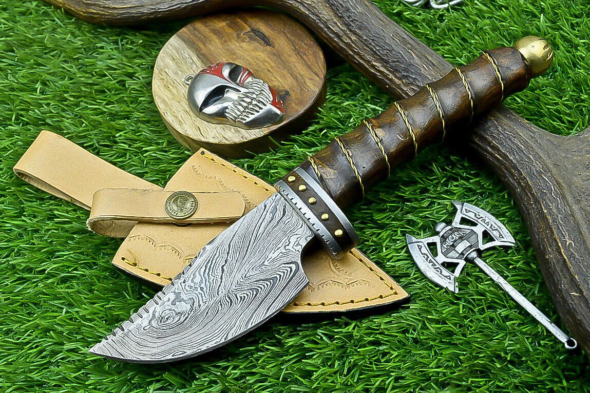 9.5 Inch Handmade Damascus Bowie Knife with Wood Handle for Hunting