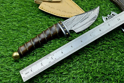 9.5 Inch Handmade Damascus Bowie Knife with Wood Handle for Hunting