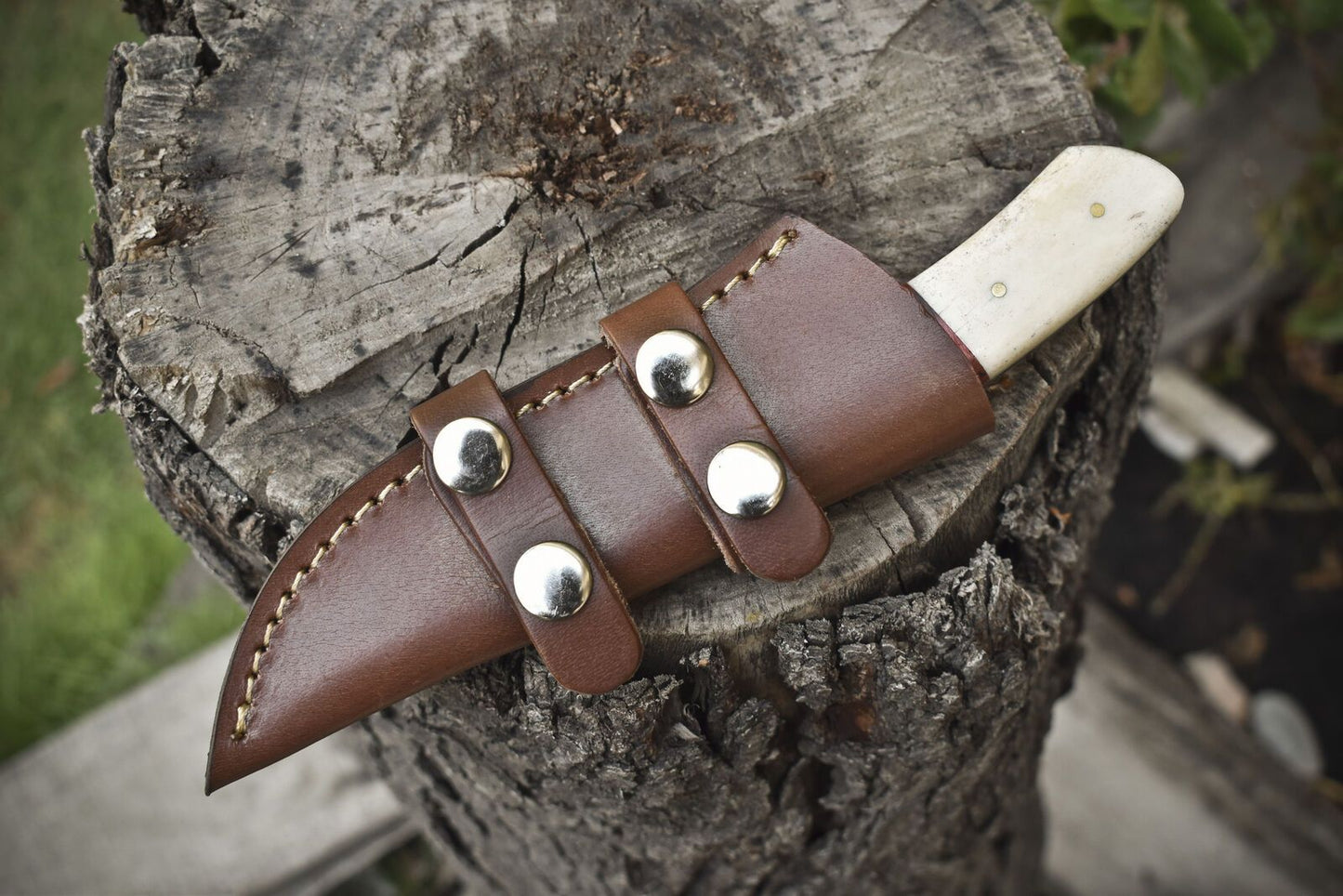 Twist Damascus Skinner Knife with Mixed Material Handle – Hand Forged EDC Hunting Blade
