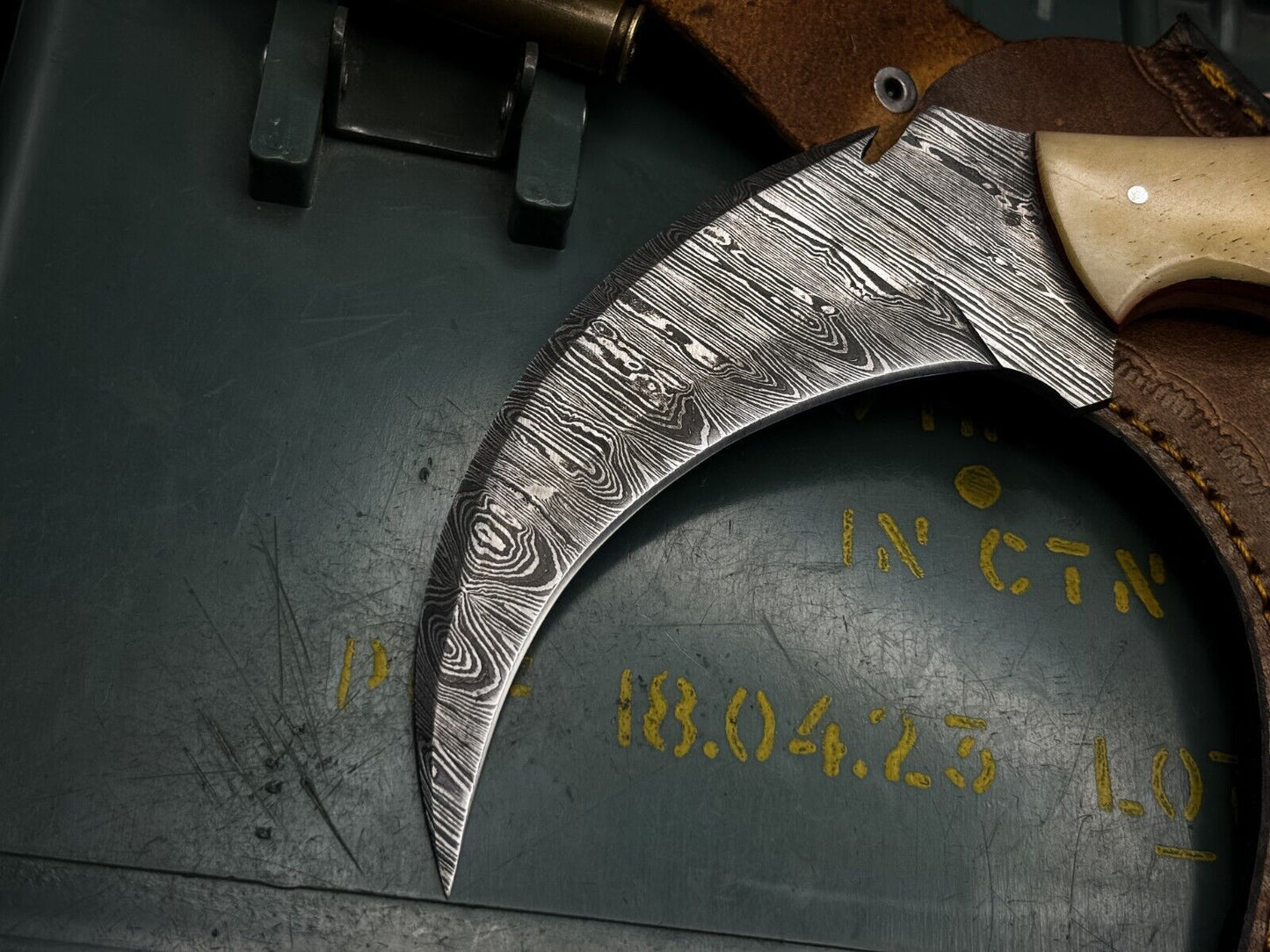 8" Handmade Damascus Karambit Tactical Karambit Damascus steel knife with Bone Handle