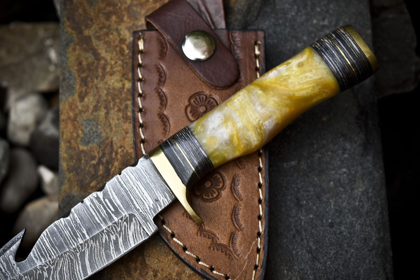 Twist Damascus Skinner Knife with Gut Hook and Corian Handle – Hand Forged Custom Hunting Tactical Knife