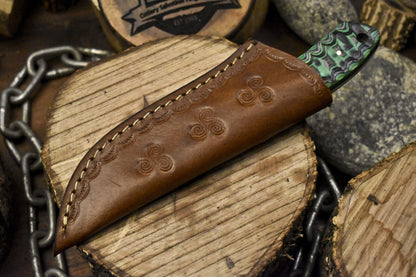 Forged Skinner Knife Twist Damascus Steel Hardwood Handle Wooden Bolster with Sheath