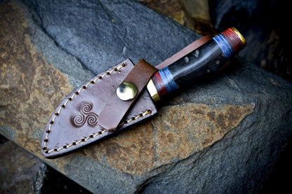 Twist Damascus Skinner Knife with Ram’s Horn Handle – Hand Forged Custom Camping Hunting Knife