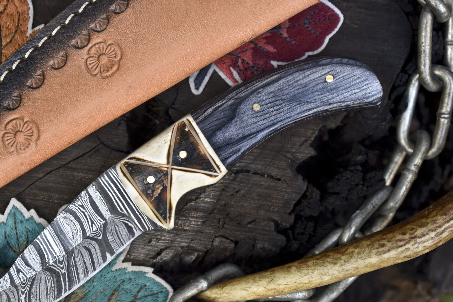 Twist Damascus Steel Skinner Knife with Gut Hook – Hardwood Handle & Leather Sheath for Hunting and Everyday Carry
