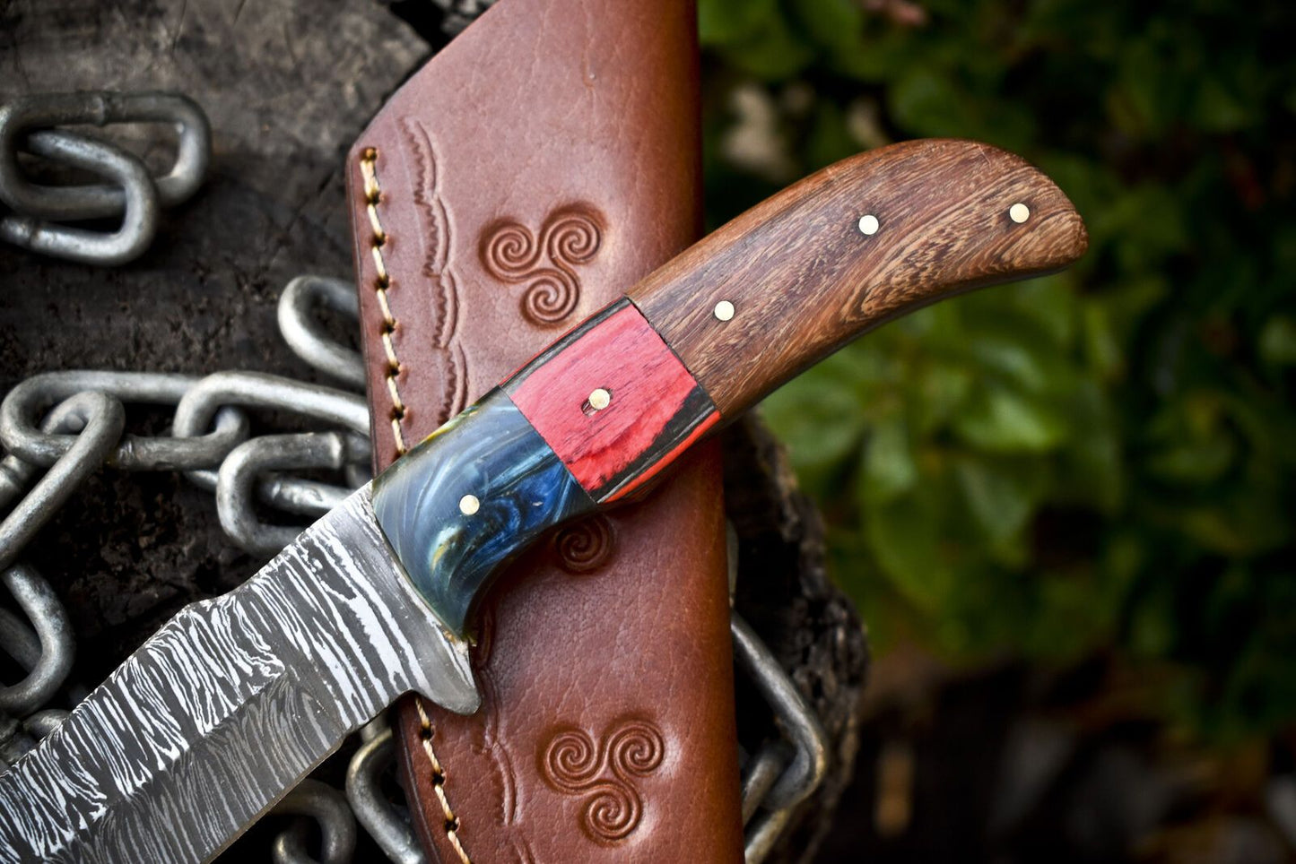 Twist Damascus Skinner Knife with Gut Hook and Walnut Wood Handle – Handmade Hunting Knife with Sheath