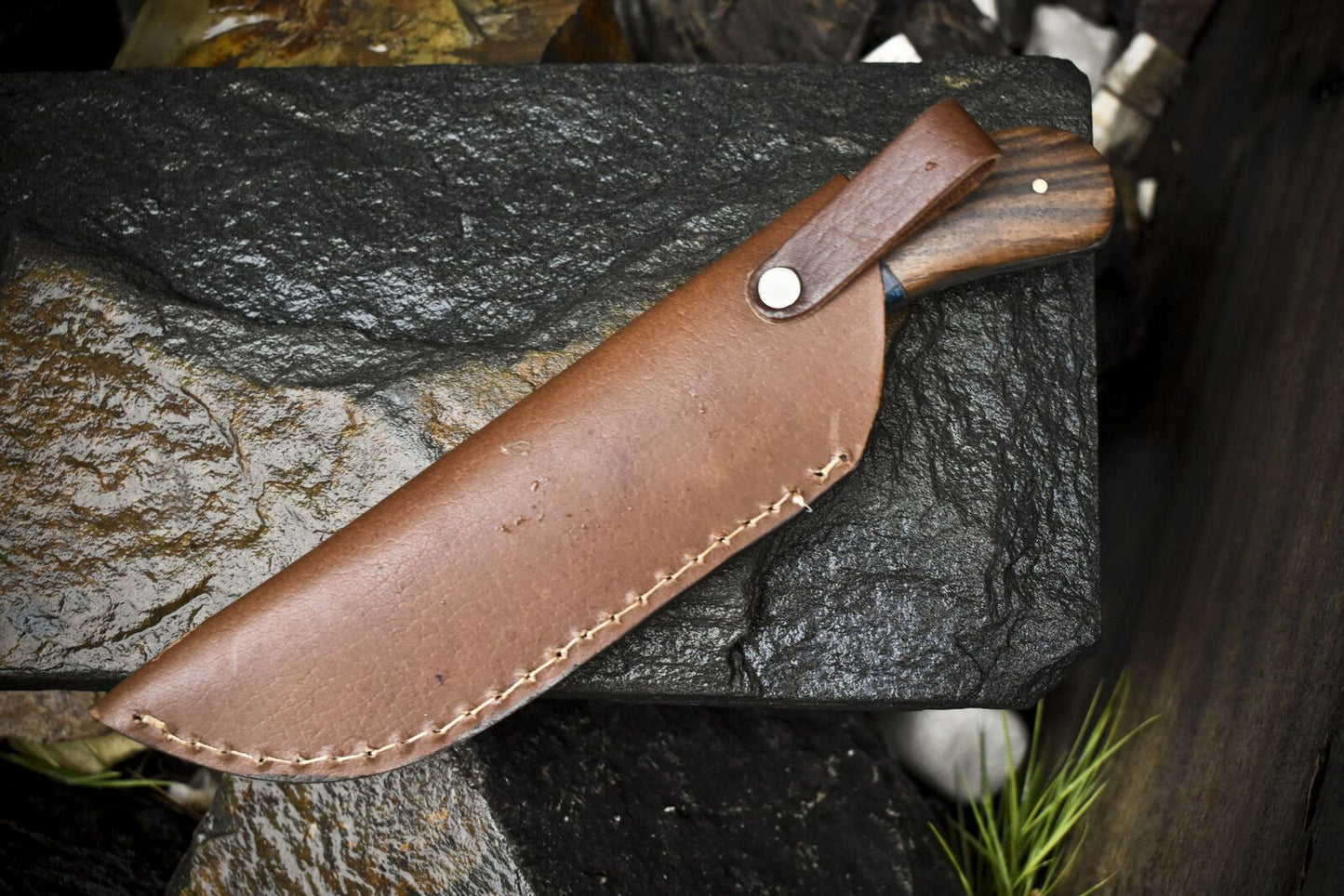 Forged Twist Damascus Skinner Knife Walnut Wood Hunting Sports Tool