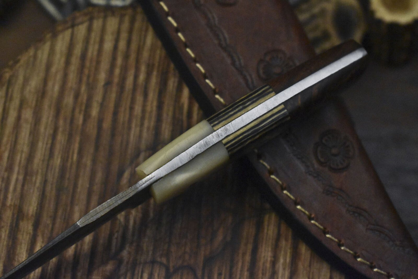 Forged Rain Drop Damascus Skinner Knife with Hard Wood Handle for Outdoor Hunting