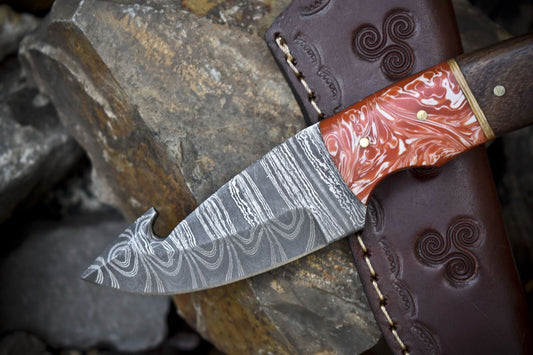 Hand Forged Damascus Skinner Knife with Gut Hook Twist Pattern and Mixed Material Handle – Custom Fixed Blade Hunting Knife